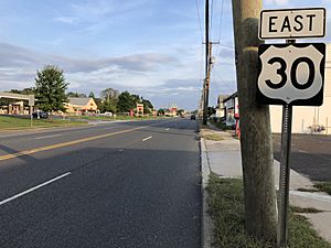 2018-10-01 17 32 37 View east along U.S. Route 30 (White Horse Pike) just east of Camden County Route 695 (White Horse Avenue) in Lindenwold, Camden County, New Jersey