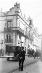 Casa de Azulejos in 1920 (Mexico City) (cropped)