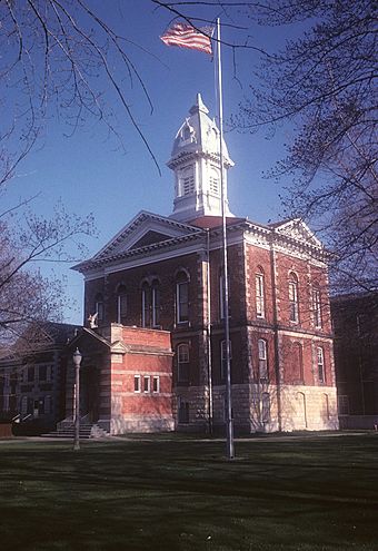 Menominee County Courthouse.jpg