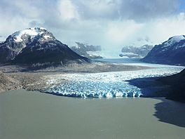 Glaciar y laguna Nef, afluente Baker,.JPG