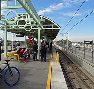 Green line platform at Willowbrook (Los Angeles Metro station)