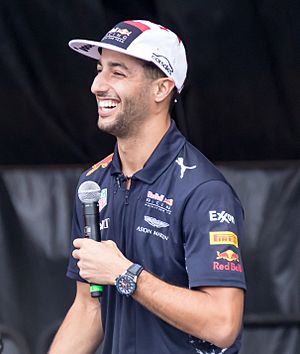 Daniel Ricciardo (37949013322) (cropped).jpg