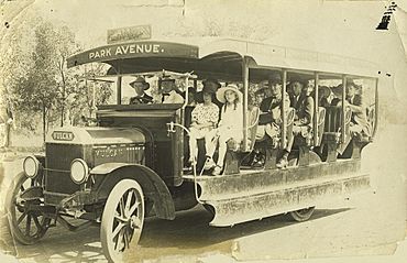 Passengers on the Park Avenue route bus Rockhampton, 1930.jpg
