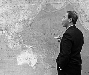 Nguyen Van Thieu with map (cropped)