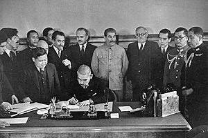 Matsuoka signs the Soviet–Japanese Neutrality Pact-1