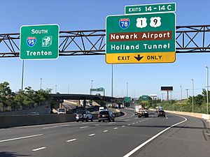 2020-07-14 08 35 13 View south along Interstate 95W (New Jersey Turnpike Western Spur) at Exit 14 (Interstate 78, U.S. Route 1, U.S. Route 9, Newark Airport, Holland Tunnel) in Newark, Essex County, New Jersey