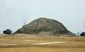 Pyramid of amenemhet hawarra 01