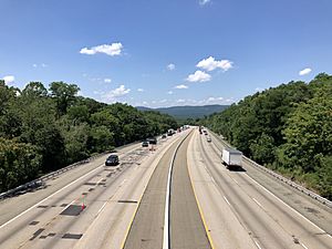 2021-06-30 12 54 12 View south along Interstate 287 from the pedestrian overpass for the Cannonball Trail in Wanaque, Passaic County, New Jersey
