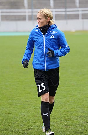 Saskia Bartusiak beim Aufwaermen BL FCB gg. 1. FFC Frankfurt Muenchen-5.jpg
