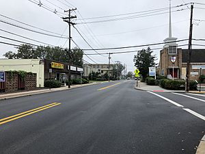 2018-09-12 11 31 58 View south along Bergen County Route 39 (Washington Avenue) at Central Avenue in Bergenfield, Bergen County, New Jersey