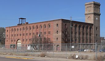 Simmons Hardware Warehouse (Sioux City) from SE 2.JPG