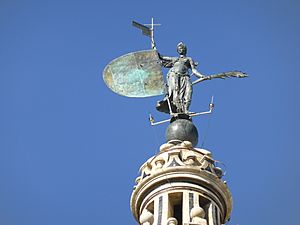 Arriba de la Giralda se encuentra la escultura del Giraldillo, Sevilla, España, Spain