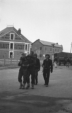 Bundesarchiv Bild 101II-MW-3721-20, St. Nazaire, britische Kriegsgefangene