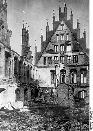 Bundesarchiv Bild 146-2005-0150, Hannover, zerstörter Festsaal des Rathauses