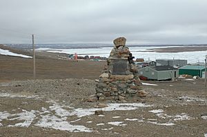 Sachs Harbour cairn and community 02.jpg