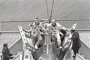 Gemini Crew Welcomed by Wasp Crew - GPN-2000-001415