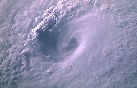 Hurricane Bonnie STS-47 1992-09-19 1101z (3)