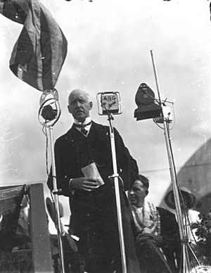 StateLibQld 1 105956 Sir John Goodwin speaking at the opening of the William Jolly Bridge, Brisbane, 1932