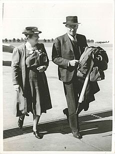 Howard Florey with sister Hilda on arrival in Melbourne, 1944