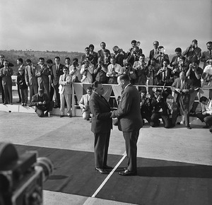 Inauguração da Ponte da Amizade, entre Brasil e Paraguai, com os Presidentes Castelo Branco e Alfredo Stroessner