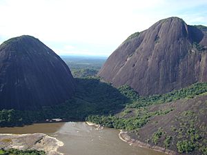 Cerros de Mavecure (Guainía, Colombia)