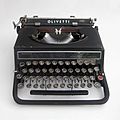 Olivetti-schawinsky-bauhaus-typewriter