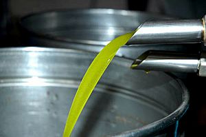 Cloudy olive oil1