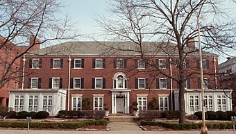 Gamma Phi Beta House (Urbana, Illinois - 2008).jpg