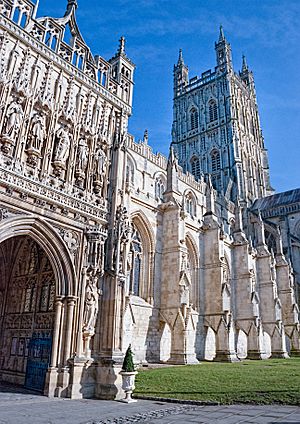 Gloucester cathedral (16486892115).jpg