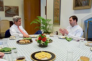Secretary Kerry Meets With Opposition Leader Rahul Gandhi in New Delhi (29071564020)
