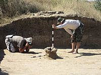 Archaeologists capturing the object