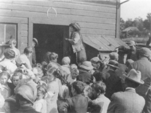 Belle Case La Follette speaking in Blue Mounds, Wisconsin in 1915