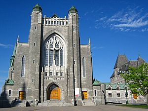 Cathédrale Saint-Michel Sherbrooke.jpg