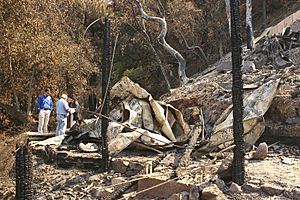 FEMA - 37387 - FEMA PDA Team assesses Wildfire Damage in California