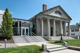 Pilgrim Hall Museum - Plymouth, Massachusetts, USA - August 13, 2015.jpg