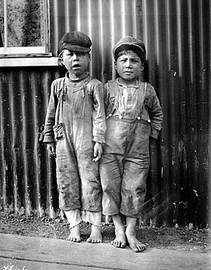 Two Eskimo children, Naknek, Alaska, 1917 (COBB 357)