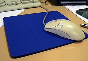 HP mouse and mousepad 20060803