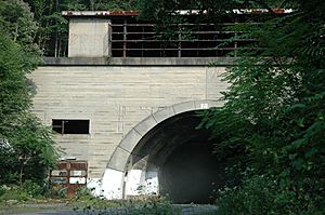 Sideling Hill Tunnel, western portal.jpg