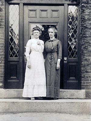 Annie Jump Cannon & Henrietta Swan Leavitt, 1913