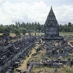 COLLECTIE TROPENMUSEUM De Candi Lara Jonggrang oftewel het Prambanan tempelcomplex TMnr 20026907