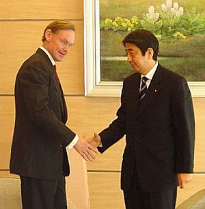 Robert Zoellick meets Shinzo Abe 2006-01-23 (cropped)