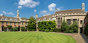 Christ's College First Court, Cambridge, UK - Diliff.jpg