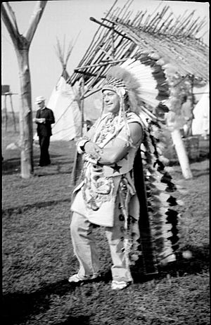 Indian Reservation. Chief Poking Fire BAnQ P48S1P01424