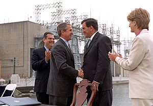 President George W. Bush shakes hands with Governor Tom Ridge