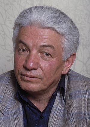 Vladimir Voinovich, Russian author, in New York.jpg