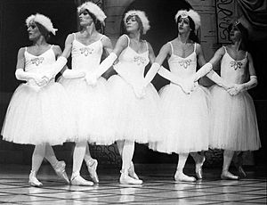 Shirley MacLaine Ballets Trockadero de Monte Carlo 1977