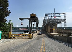 2016-06-11 09 59 57 View north along U.S. Route 1 (Conowingo Road) in northeastern Harford County, Maryland, approaching the southwest end of the Conowingo Dam on the Susquehanna River