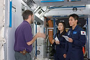 Korean astronauts-Space station training-01