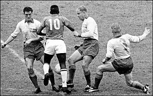 Pelé vs swedish defenders 1958