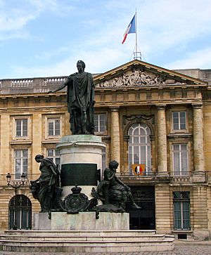 Statue de Louis XV Place Royale Reims 03